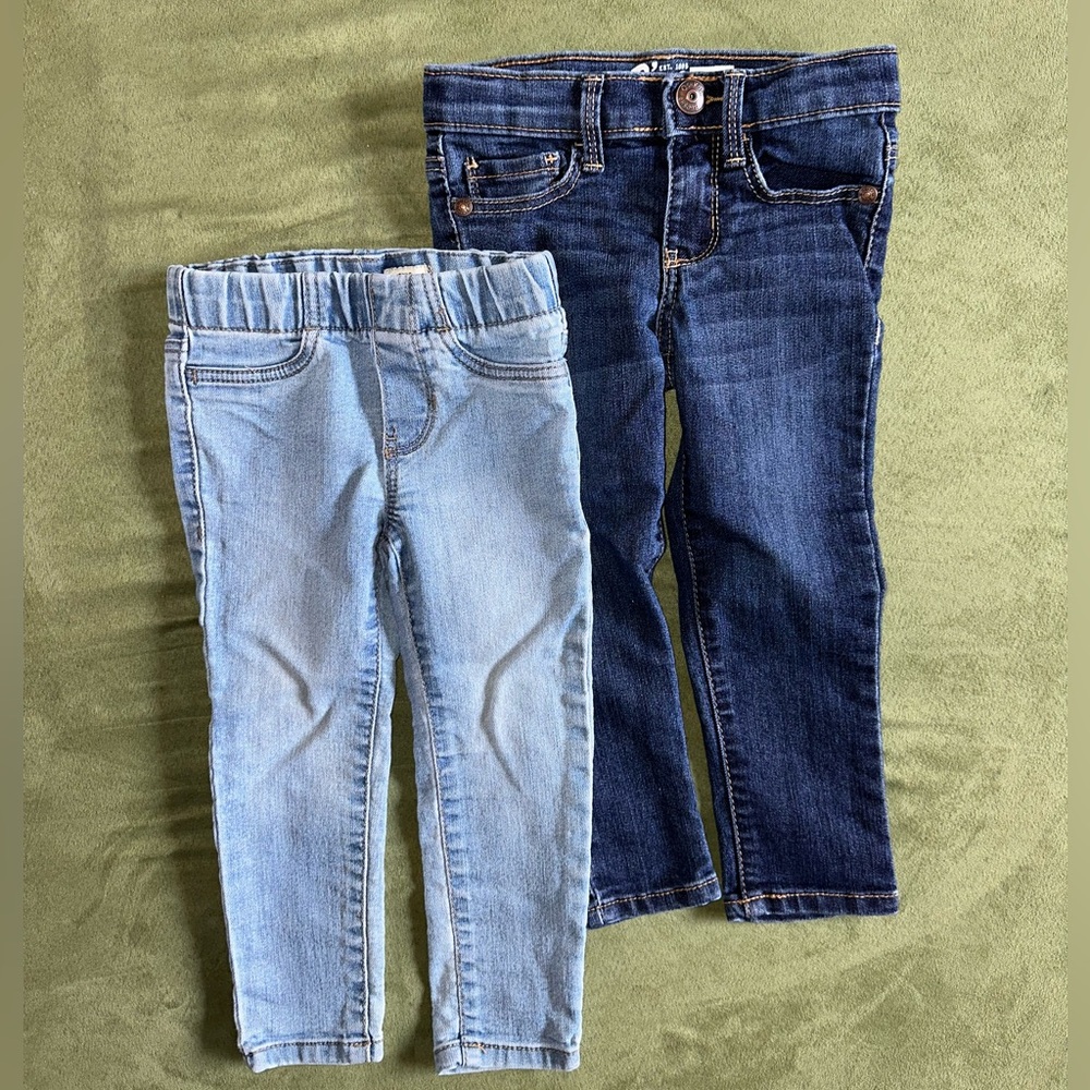 Oshkosh toddlers skinny jeans and jeggings. In good condition